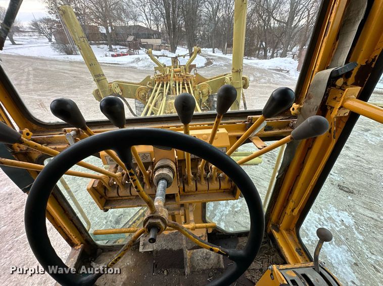 image for item DQ6580 1965 Champion rigid frame motor grader