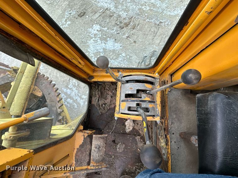 image for item DQ6580 1965 Champion rigid frame motor grader