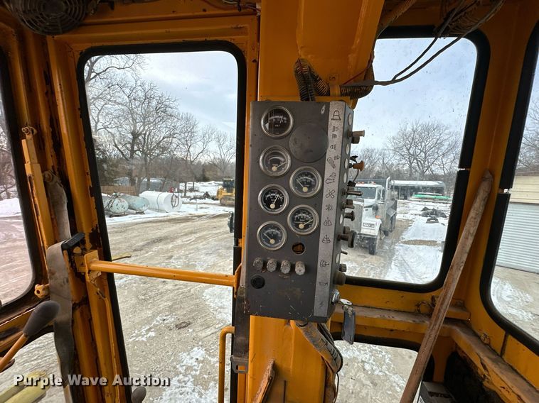 image for item DQ6580 1965 Champion rigid frame motor grader