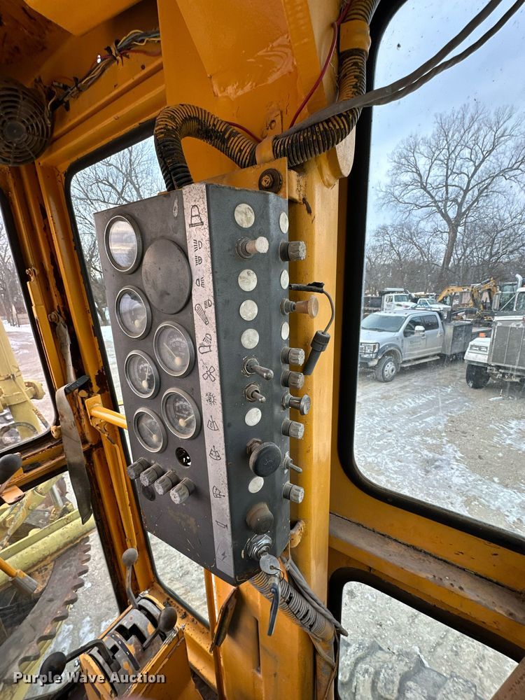 image for item DQ6580 1965 Champion rigid frame motor grader