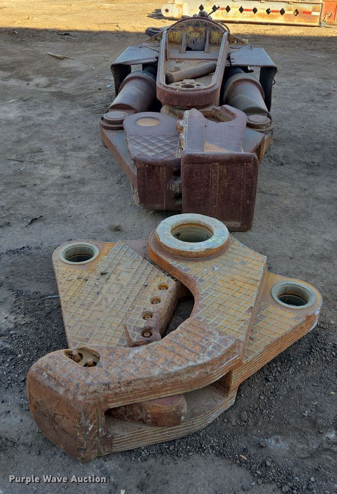 image for item DT5453 Labounty UP70R rotating shear