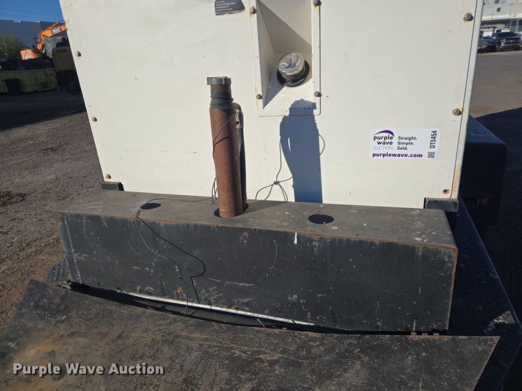 image for item DT5454 WhisperWatt DF-4400SSV generator