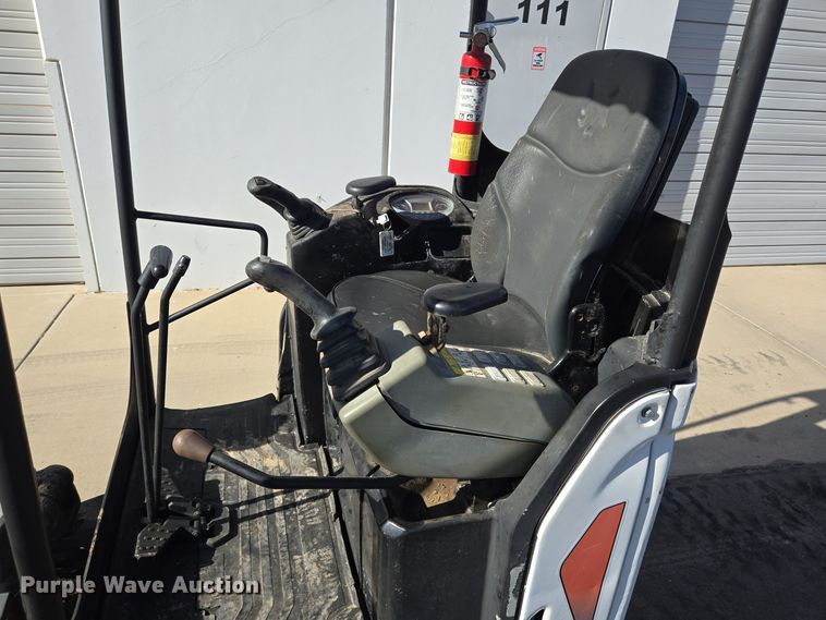 image for item DT5462 2015 Bobcat E20 mini excavator