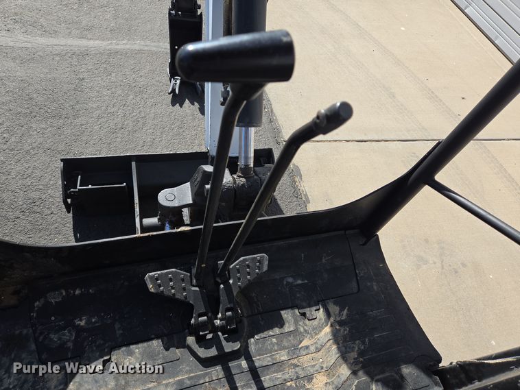 image for item DT5462 2015 Bobcat E20 mini excavator