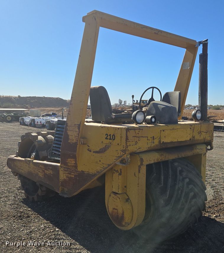 image for item DT5464 Hyster C600 single drum vibratory roller