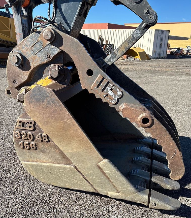 image for item DT5465 2012 John Deere 180G LC excavator