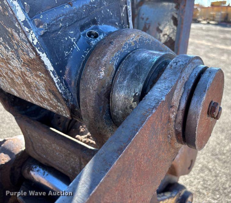 image for item DT5465 2012 John Deere 180G LC excavator