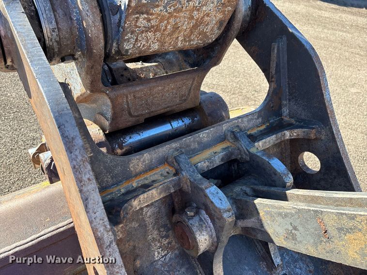 image for item DT5465 2012 John Deere 180G LC excavator