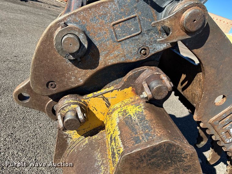 image for item DT5465 2012 John Deere 180G LC excavator