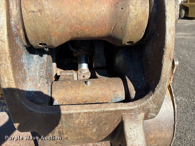 image for item DT5465 2012 John Deere 180G LC excavator