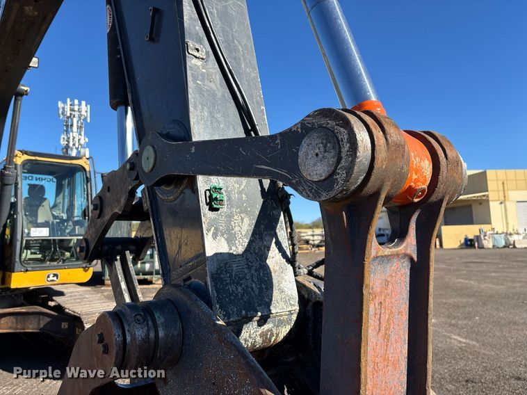 image for item DT5465 2012 John Deere 180G LC excavator