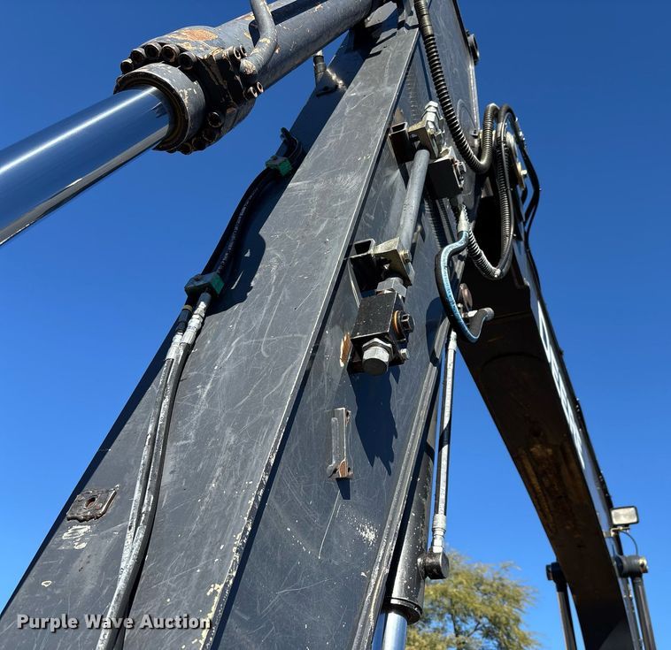 image for item DT5465 2012 John Deere 180G LC excavator