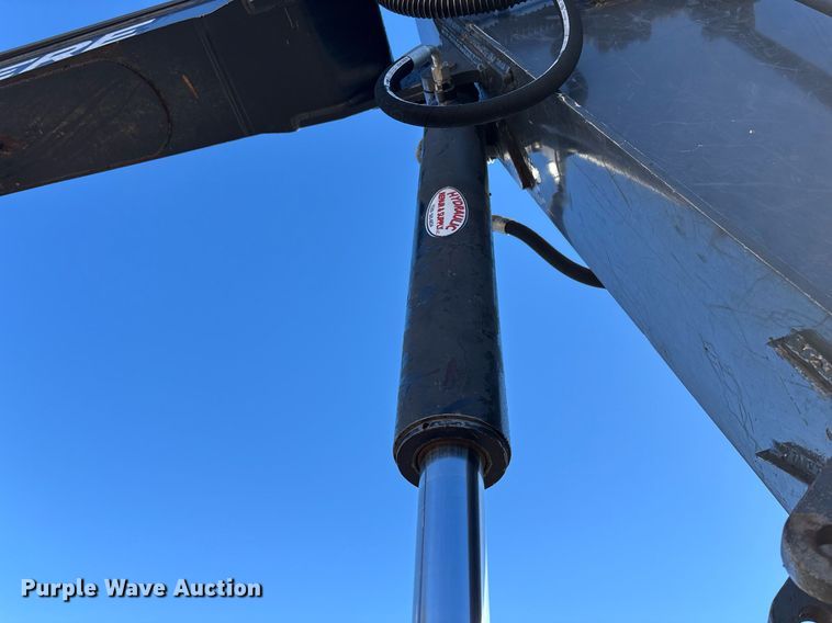 image for item DT5465 2012 John Deere 180G LC excavator