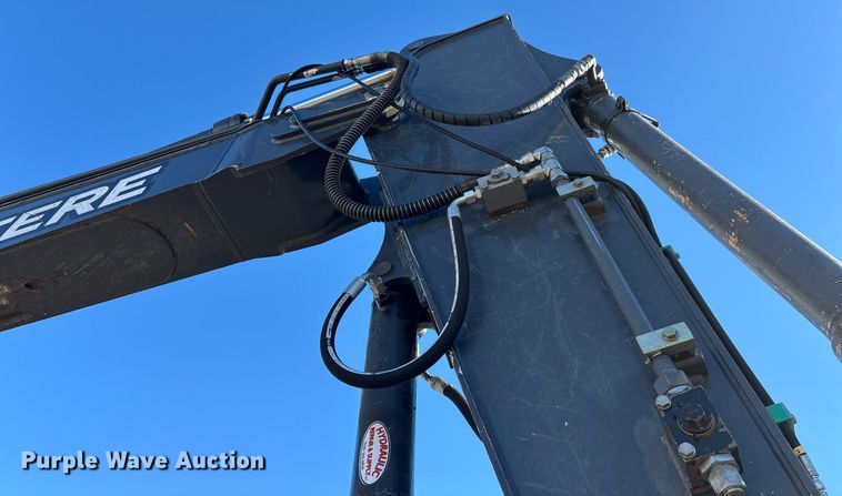 image for item DT5465 2012 John Deere 180G LC excavator