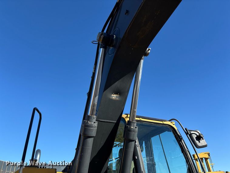 image for item DT5465 2012 John Deere 180G LC excavator
