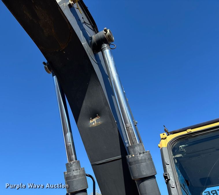 image for item DT5465 2012 John Deere 180G LC excavator