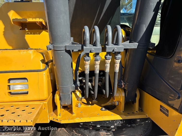 image for item DT5465 2012 John Deere 180G LC excavator