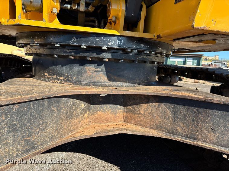 image for item DT5465 2012 John Deere 180G LC excavator