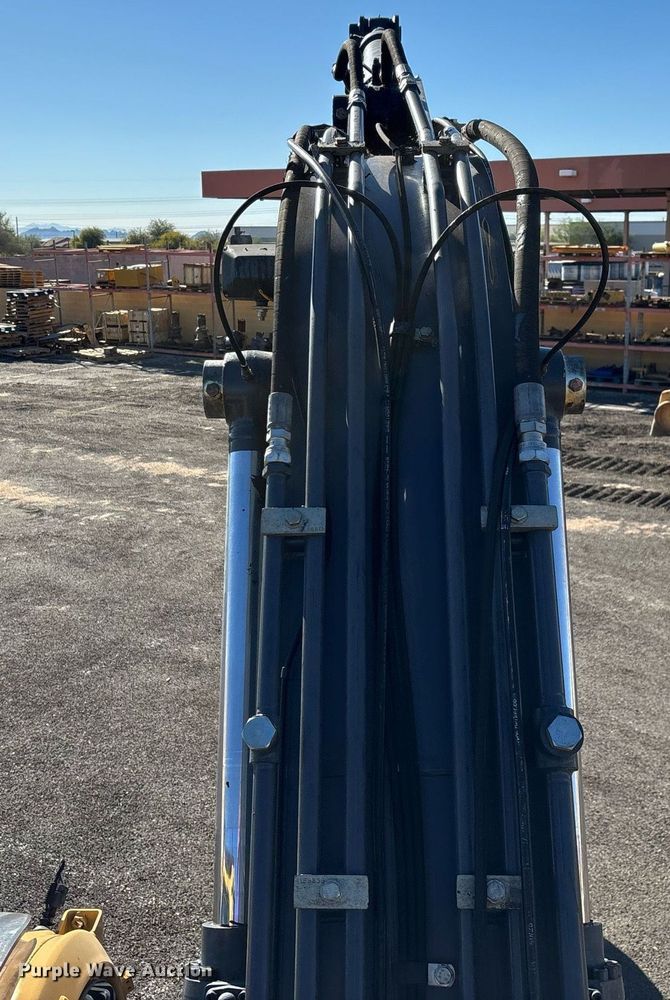 image for item DT5465 2012 John Deere 180G LC excavator