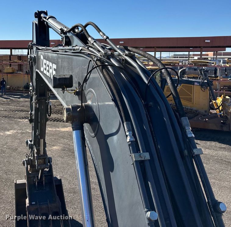 image for item DT5465 2012 John Deere 180G LC excavator