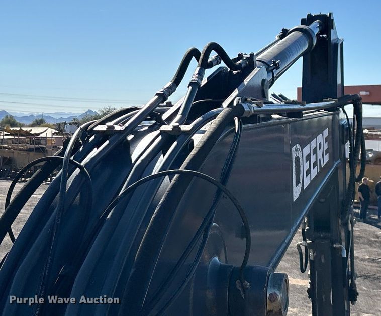 image for item DT5465 2012 John Deere 180G LC excavator