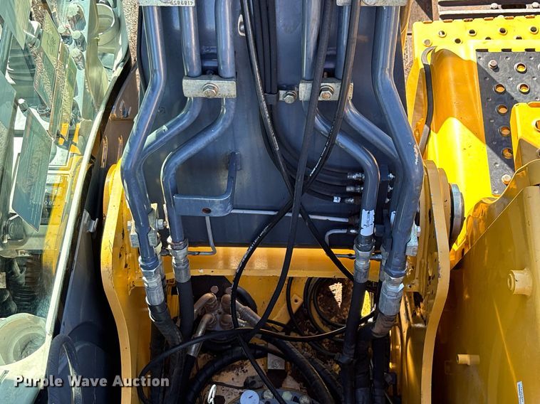 image for item DT5465 2012 John Deere 180G LC excavator