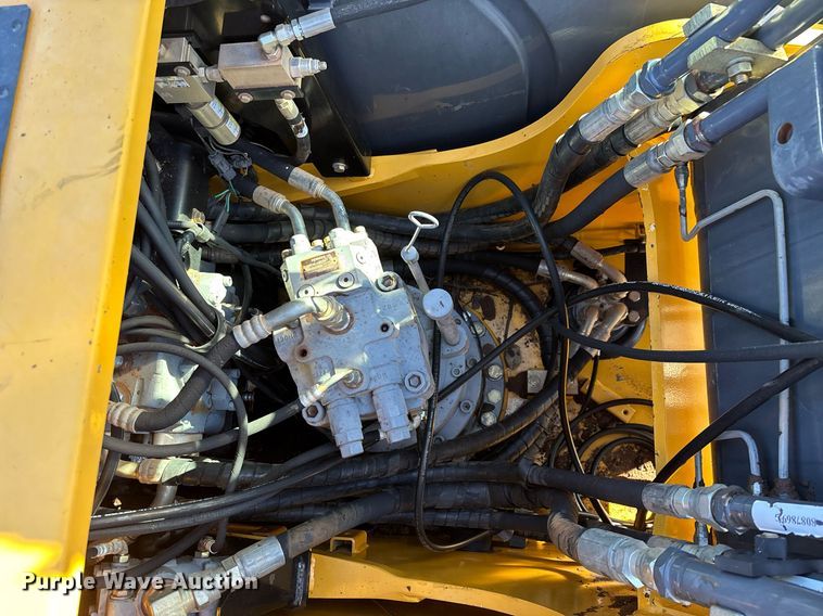 image for item DT5465 2012 John Deere 180G LC excavator