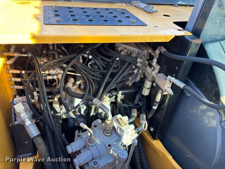 image for item DT5465 2012 John Deere 180G LC excavator