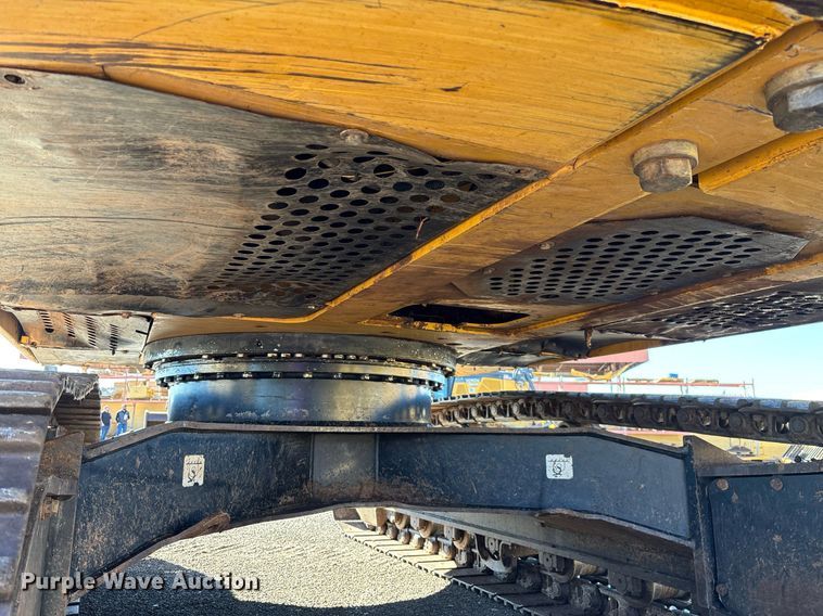 image for item DT5465 2012 John Deere 180G LC excavator