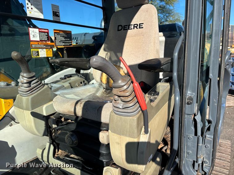 image for item DT5465 2012 John Deere 180G LC excavator