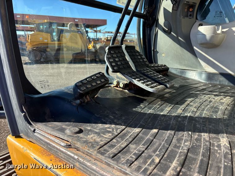 image for item DT5465 2012 John Deere 180G LC excavator