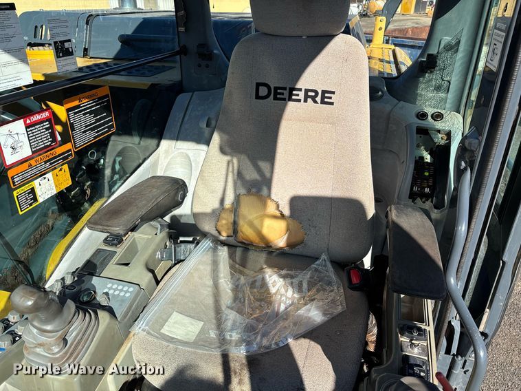 image for item DT5465 2012 John Deere 180G LC excavator