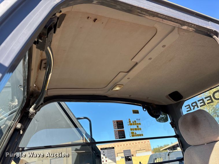 image for item DT5465 2012 John Deere 180G LC excavator