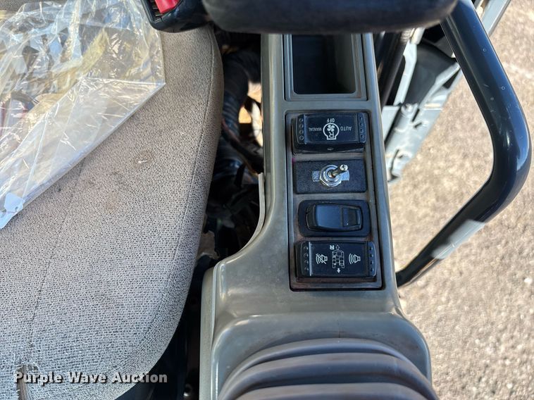 image for item DT5465 2012 John Deere 180G LC excavator