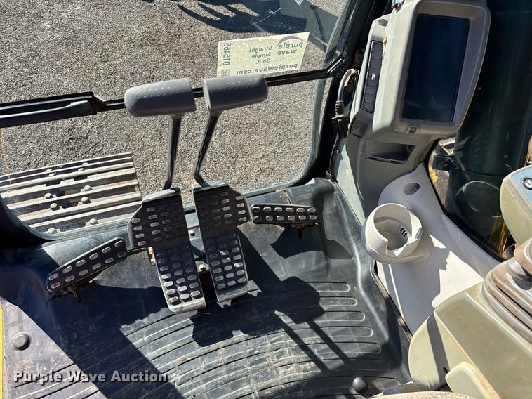 image for item DT5465 2012 John Deere 180G LC excavator