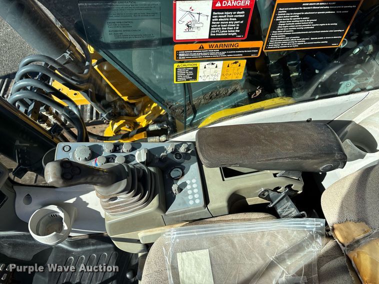 image for item DT5465 2012 John Deere 180G LC excavator