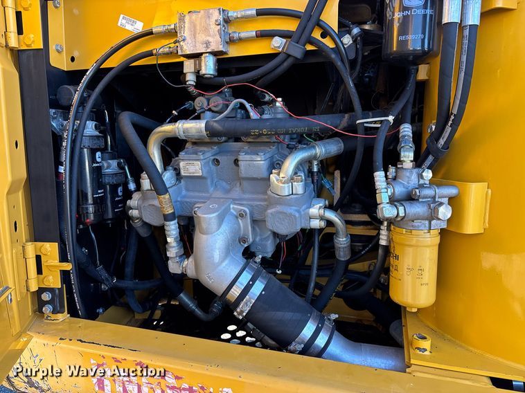 image for item DT5465 2012 John Deere 180G LC excavator