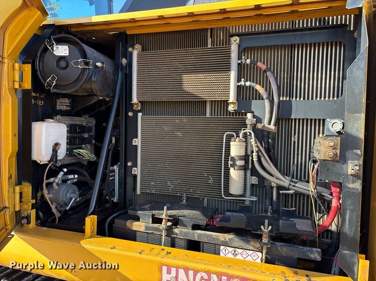 image for item DT5465 2012 John Deere 180G LC excavator