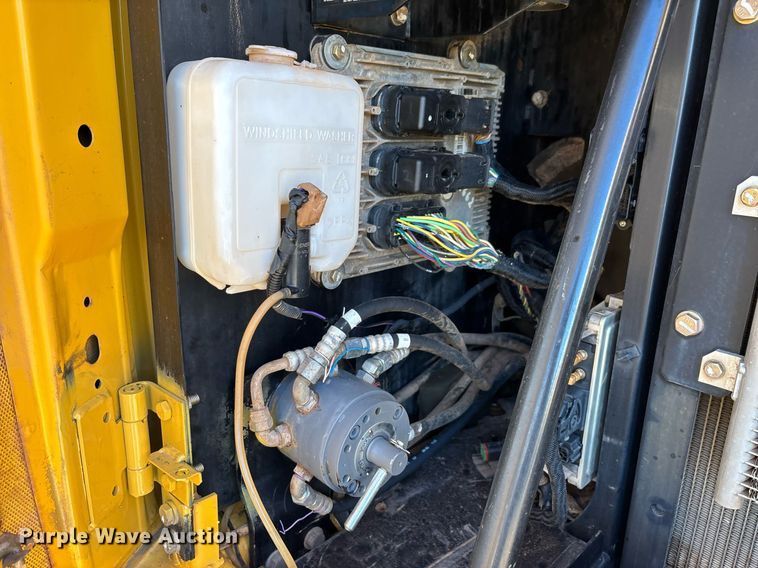 image for item DT5465 2012 John Deere 180G LC excavator