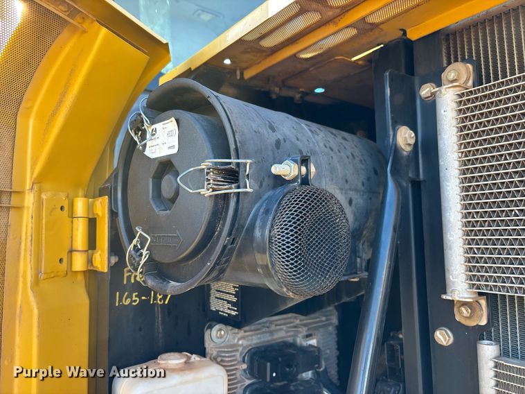 image for item DT5465 2012 John Deere 180G LC excavator