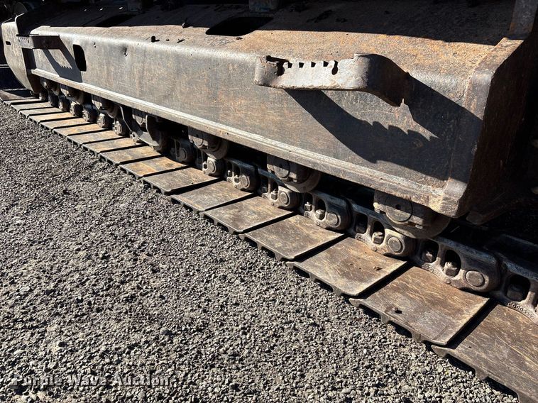 image for item DT5465 2012 John Deere 180G LC excavator