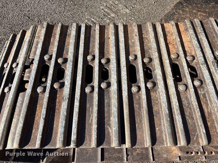 image for item DT5465 2012 John Deere 180G LC excavator