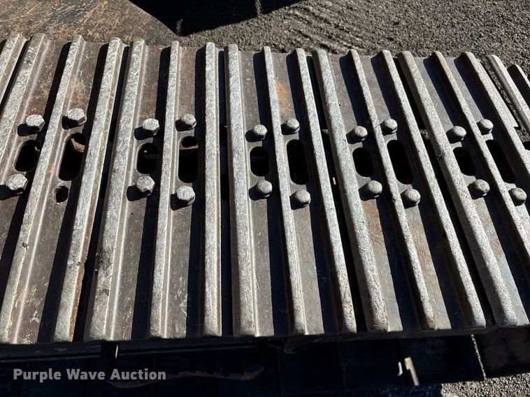 image for item DT5465 2012 John Deere 180G LC excavator