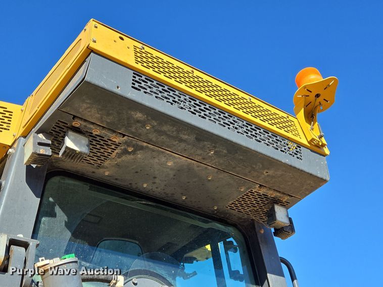 image for item DT5466 2016 John Deere 1050K dozer