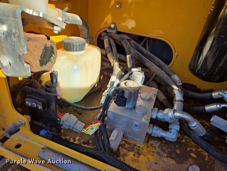 image for item DT5466 2016 John Deere 1050K dozer