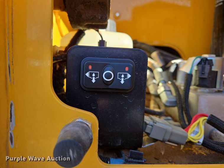 image for item DT5466 2016 John Deere 1050K dozer