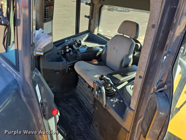 image for item DT5466 2016 John Deere 1050K dozer