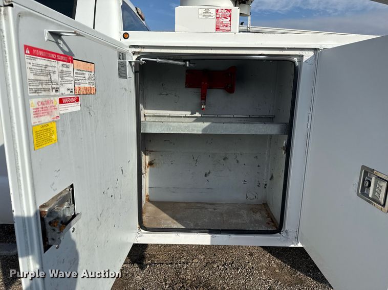 image for item EG2437 2011 Ford F450 Super Duty bucket truck