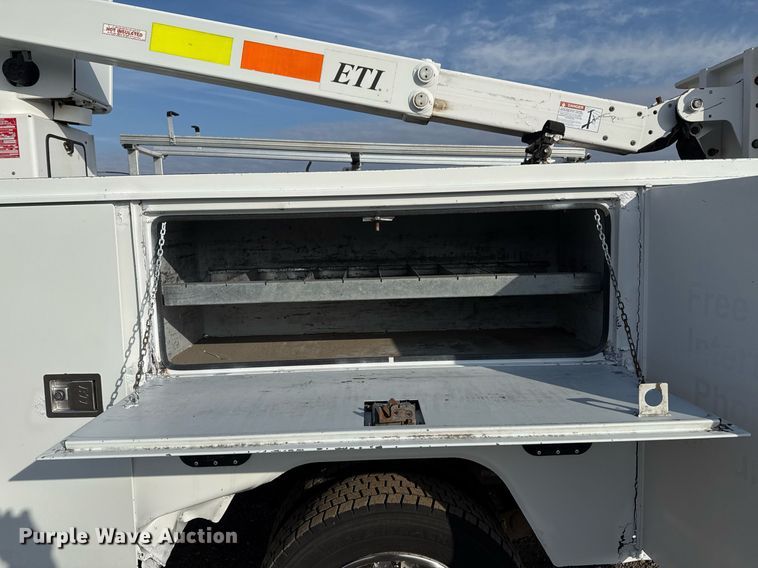 image for item EG2437 2011 Ford F450 Super Duty bucket truck