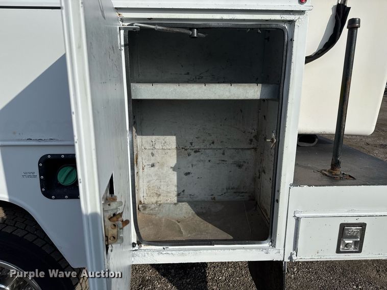 image for item EG2437 2011 Ford F450 Super Duty bucket truck